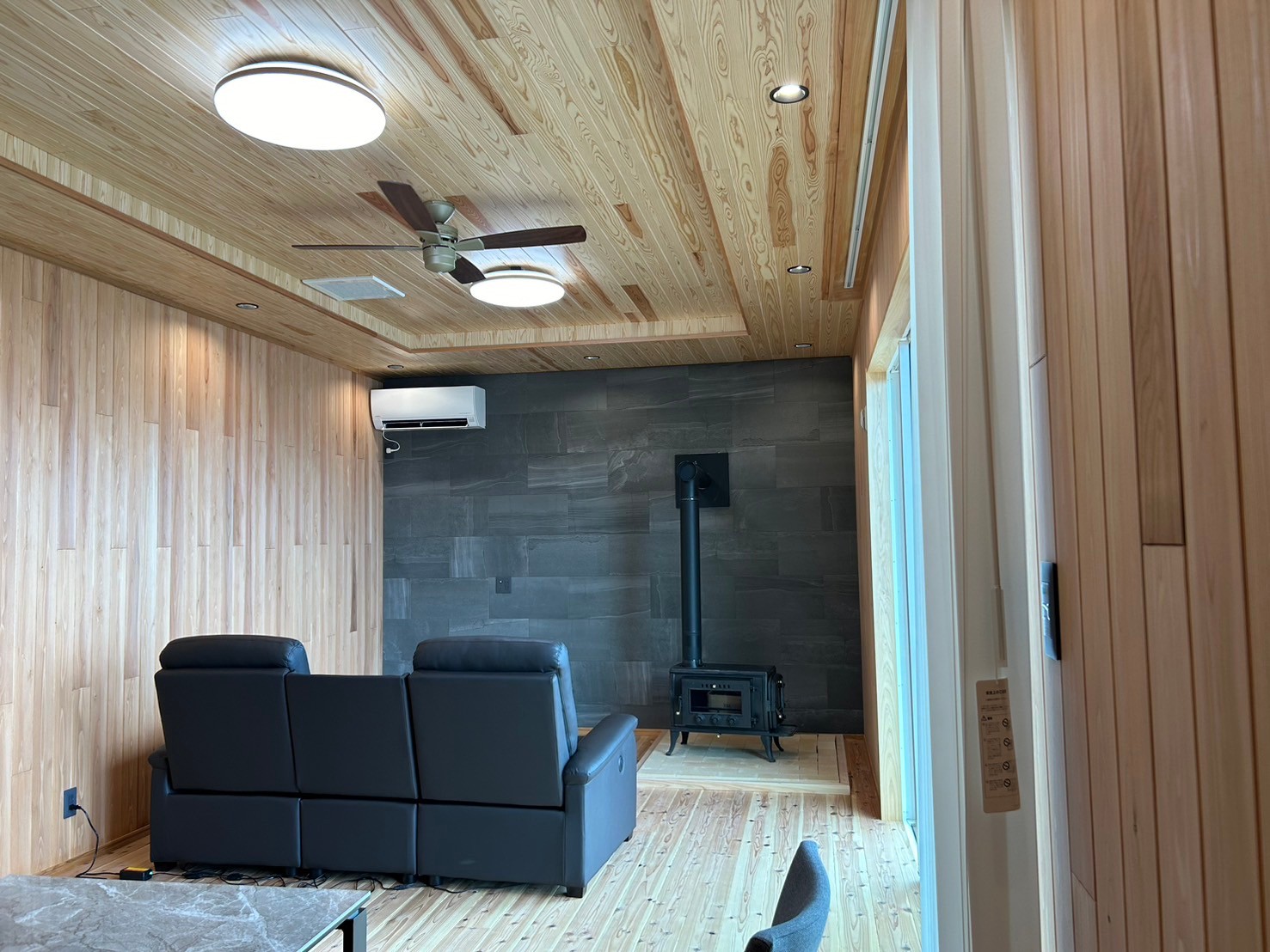 マンションの内装リフォームで工事範囲を確認する住戸の室内